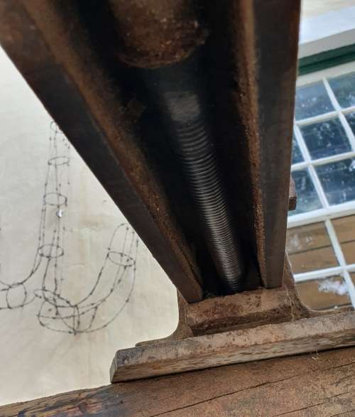 HUGE ANTIQUE BENCH VICE. 50CM LONG. CLAMP OPENING 25CM. SEE POSTAGE.