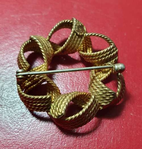 VINTAGE 12CT GOLD FILLED WINARD BROOCH. STUNNING DETAIL !!