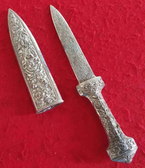 VINTAGE HEAVY CASTED GOTHIC GREEK ROMAN SERMONIAL DAGGER WITH METAL SHEATH. 30CM LONG
