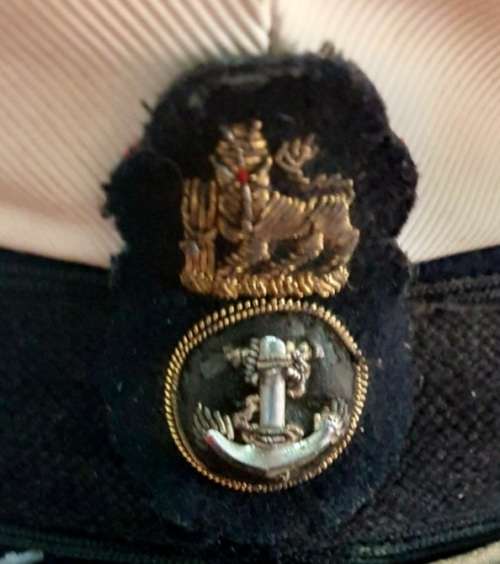 SA NAVY 1979 LEADING SEAMAN HAT WITH BADGE. 55CM CIRC.