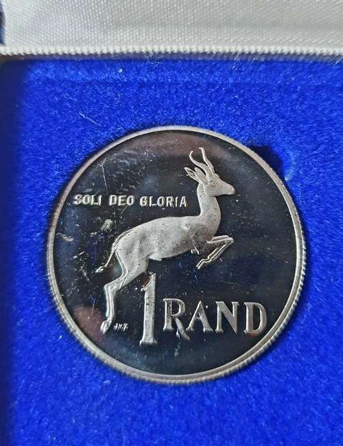 1985 PROOF SET INCL SILVER PALRLIAMENT 1910-1985 ONE RAND.