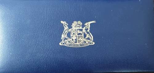 1985 PROOF SET INCL SILVER PALRLIAMENT 1910-1985 ONE RAND.