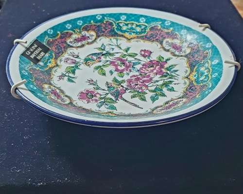 ANTIQUE IMPERIAL IMARI PORCELAIN HAND PAINTED COLLECTORS PLATE.