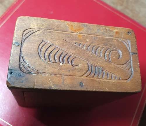ANTIQUE TRIBAL WOOD TRINKET BOX WITH MOTHER OF PEARL EYES. STUNNING DETAIL !!!