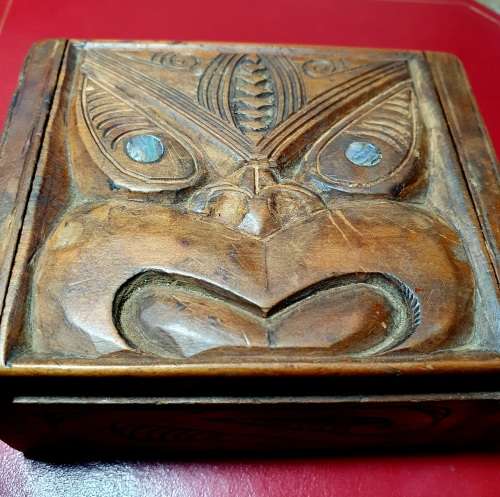 ANTIQUE TRIBAL WOOD TRINKET BOX WITH MOTHER OF PEARL EYES. STUNNING DETAIL !!!