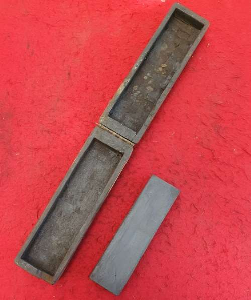 ANTIQUE BIG KNIFE SHARPENING FINE STONE WITH WOODEN CASE. ( SLYPSTEEN /WHETSTONE )