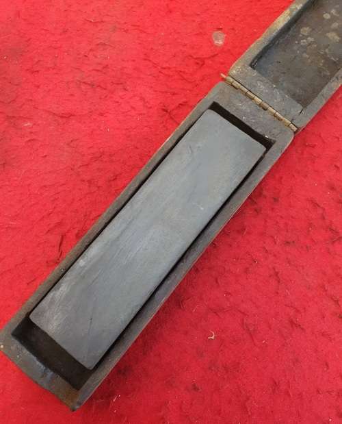 ANTIQUE BIG KNIFE SHARPENING FINE STONE WITH WOODEN CASE. ( SLYPSTEEN /WHETSTONE )