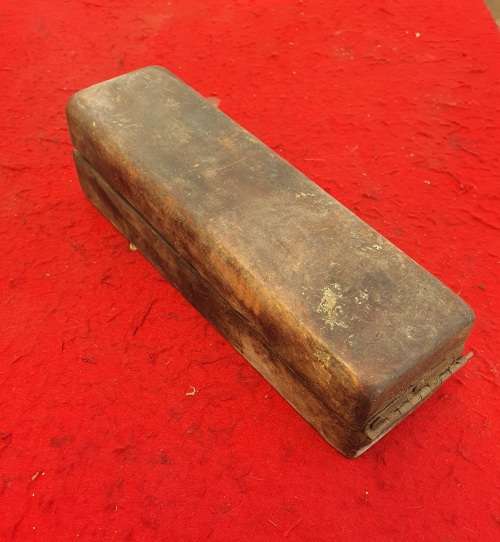 ANTIQUE BIG KNIFE SHARPENING FINE STONE WITH WOODEN CASE. ( SLYPSTEEN /WHETSTONE )