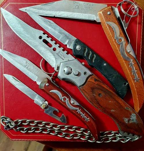 1 XHUGE FLICK KNIFE, 2 XOKAPIS, 1X SMALL KNIFE & 1 X VICTORINOX BLADE. OND BID FOR ALL.
