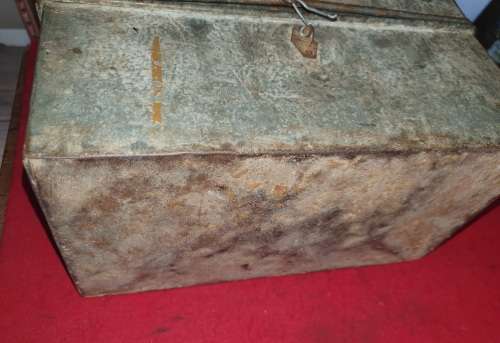 ANTIQUE BIG METAL KOS TROMMEL. ROUNDED LID.
