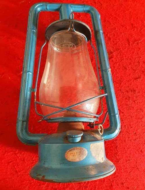 VINTAGE DIETZ MONARCH HURICANE LANTERN. NO.10. 37CM HIGH.