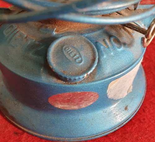 VINTAGE DIETZ MONARCH HURICANE LANTERN. NO.10. 37CM HIGH.