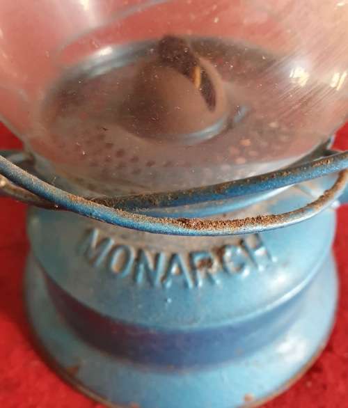VINTAGE DIETZ MONARCH HURICANE LANTERN. NO.10. 37CM HIGH.