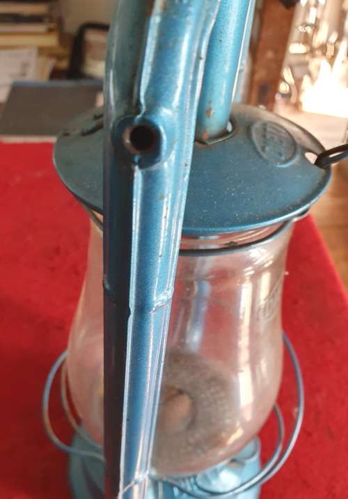 VINTAGE DIETZ MONARCH HURICANE LANTERN. NO.10. 37CM HIGH.