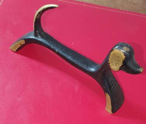 VINTAGE SOLID CASTED BRASS DACSHUND. WORSHOND.