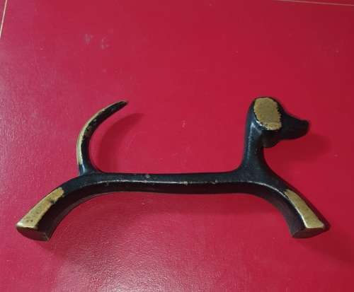 VINTAGE SOLID CASTED BRASS DACSHUND. WORSHOND.