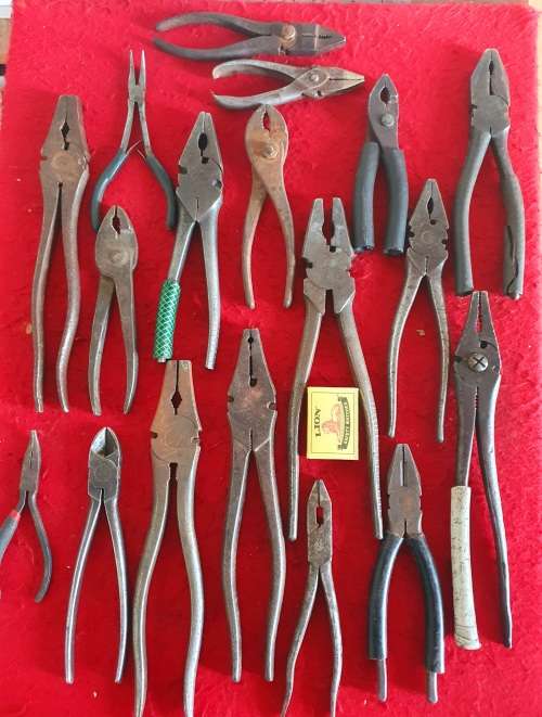 18 X ANTIQUE TO VINTAGE PLIERS COLLECTION  ONE BID FOR ALL.
