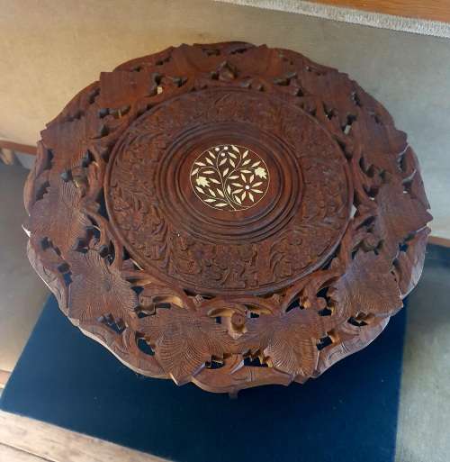 VINTAGE HAND CARVED ANGLO-INDIAN CIRCULAR SIDE TABLE WITH IVORY INLAY. ( C )