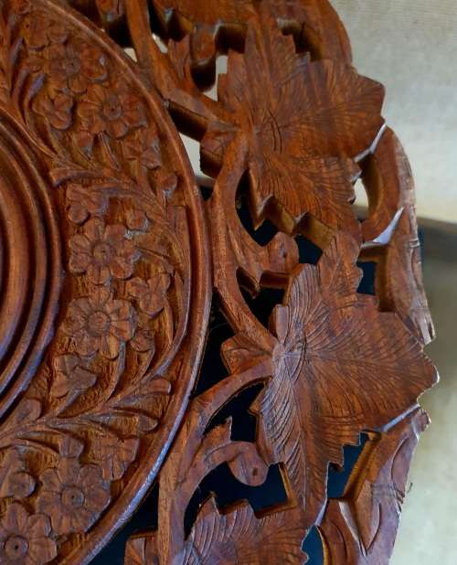 VINTAGE HAND CARVED ANGLO-INDIAN CIRCULAR SIDE TABLE WITH IVORY INLAY. ( C )