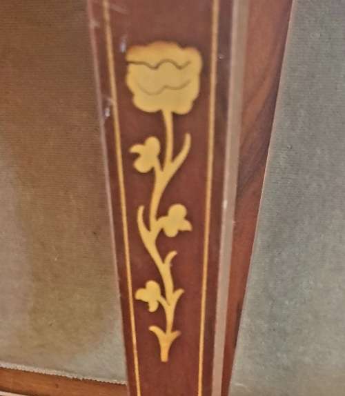 VINTAGE OVAL ITALIAN SORRENTO MARQUETRY CHAIRSIDE TABLE WITH MUSIC BOX.