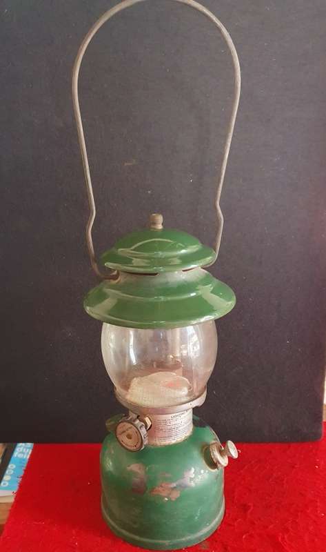 VINTAGE COLEMAN 201 KEROSENE LANTERN. ORIGINAL GLASS. WICHITA KANSAS.