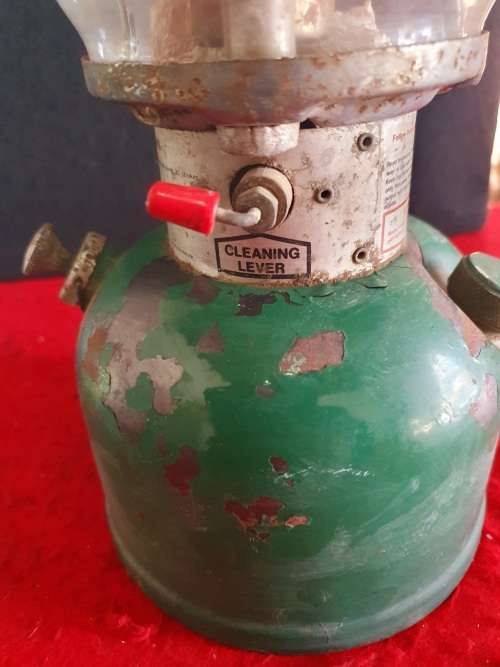 VINTAGE COLEMAN 201 KEROSENE LANTERN. ORIGINAL GLASS. WICHITA KANSAS.