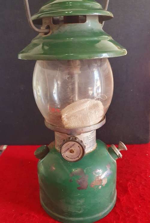 VINTAGE COLEMAN 201 KEROSENE LANTERN. ORIGINAL GLASS. WICHITA KANSAS.