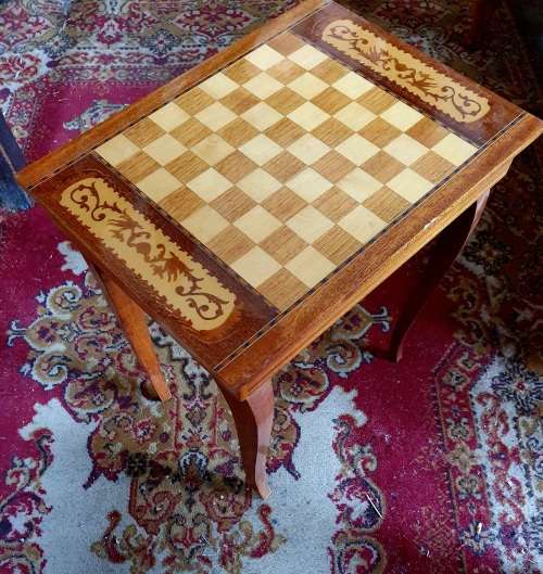 VINTAGE  ITALIAN MARQUETRY CHESS TABLE WITH VELVET CHESS PIECE INNER.