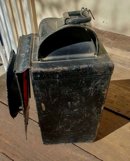ANTIQUE HUGE RAILWAY SIGNAL LAMP.