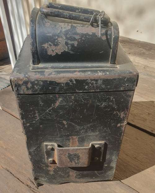 ANTIQUE HUGE RAILWAY SIGNAL LAMP.
