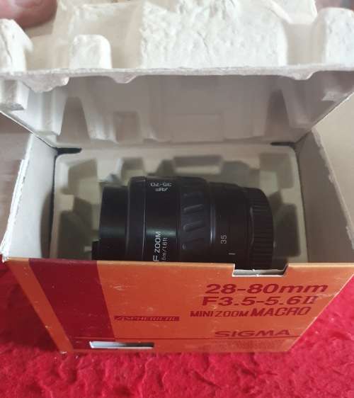 SIGMA 28-80mm F3.5-5.6 11 MINI ZOOM MACRO LENS IN BOX.