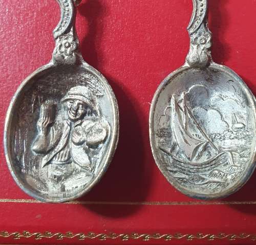 120 MORE LOTS ON SAME AUCTION ! 4 x ANTIQUE DELFT TEA SPOONS ! STUNNING DETAIL !!