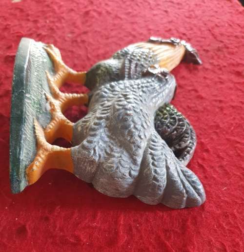 HUGE HEAVY CAST IRON VINTAGE CHICKEN MOTIVE DOOR STOP. 19CM HIGH X 20CM LONG. STUNNING DETAIL.