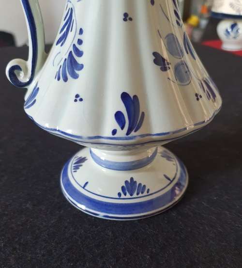 VINTAGE HAND PAINTED DELFT WATER / WINE PITCHER . STUNNING DETAIL. 20 CM HIGH.