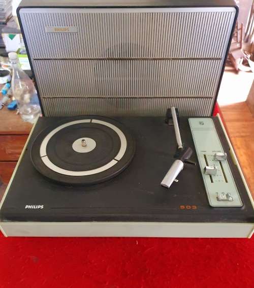 VINTAGE 1970s PHILIPS 503 VINYL RECORD PLAYER. ELEC OR BAT OPERATED. EXCELLENT WORKING CONDITION!!
