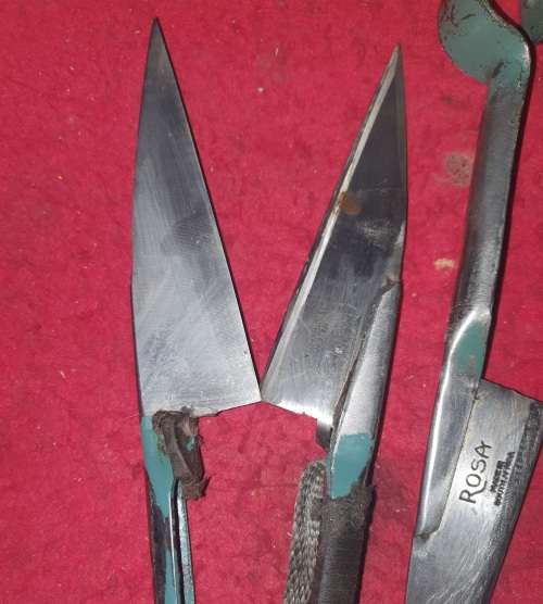 2 X VINTAGE SHEEP SHEARS.  IDEAL FOR KNIFE MAKING !!BID PER SHEARS.