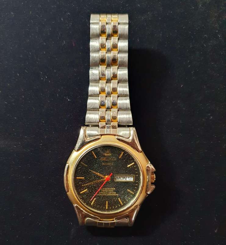 VINTAGE SEIKO QUARTS SUBMARINER MENS WATCH.