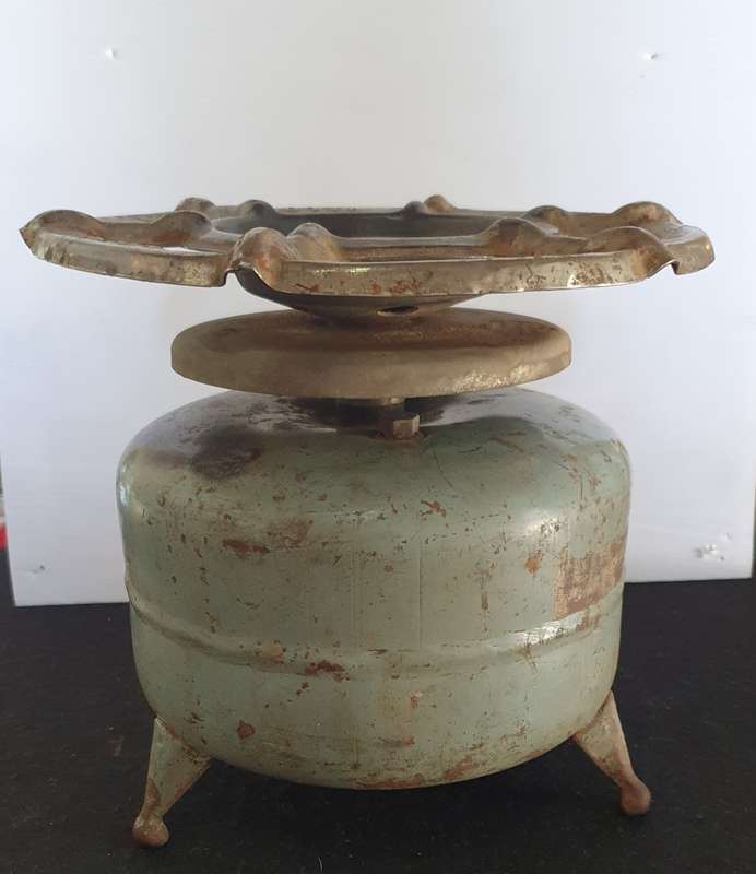 SCARCE VINTAGE CADAC 2LBS PROPANE BOTTLE ON LEGS WITH VALOR BURNER. USABLE !!