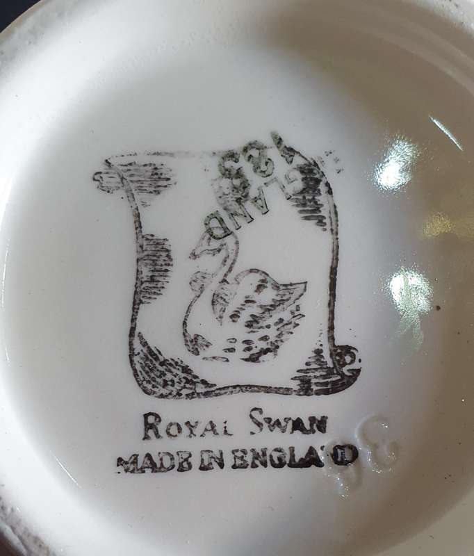 VINTAGE ROYAL SWAN ENGLAND PORCELAIN TEA SET. 16PIECE COLLECTION .