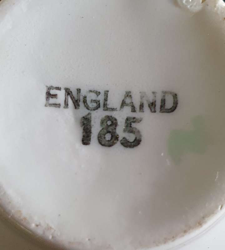 VINTAGE ROYAL SWAN ENGLAND PORCELAIN TEA SET. 16PIECE COLLECTION .