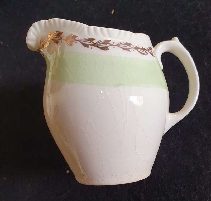 VINTAGE ROYAL SWAN ENGLAND PORCELAIN TEA SET. 16PIECE COLLECTION .