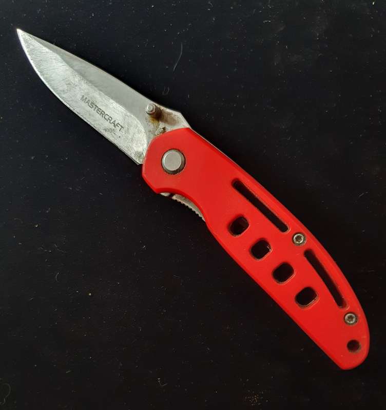 MASTERCRAFT LOCK FOLDING KNIFE WITH BELT CLIP. 17CM LONG.