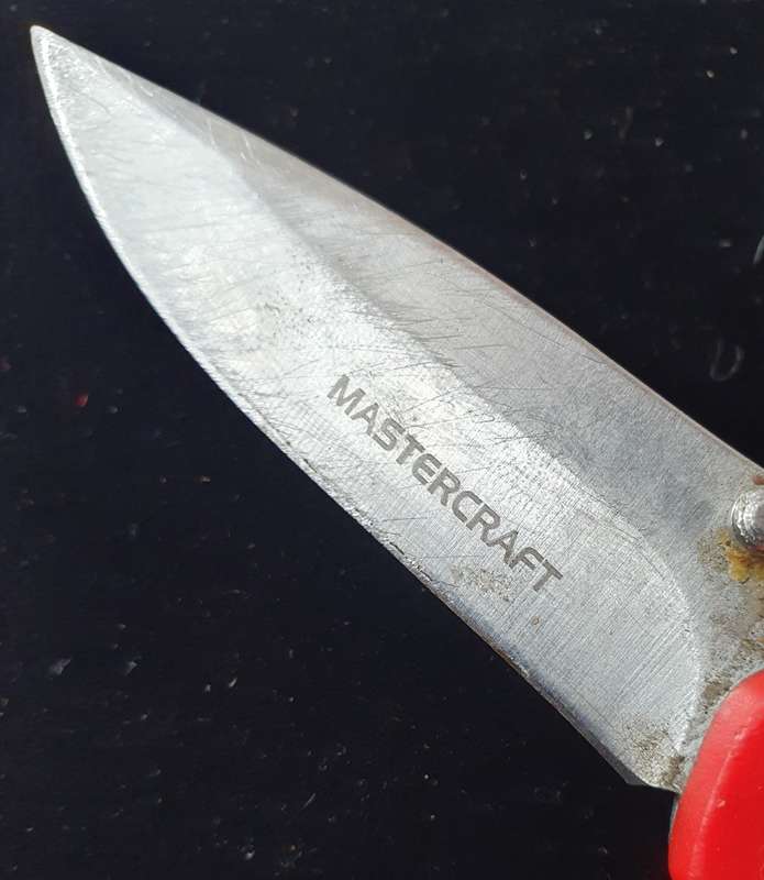 MASTERCRAFT LOCK FOLDING KNIFE WITH BELT CLIP. 17CM LONG.