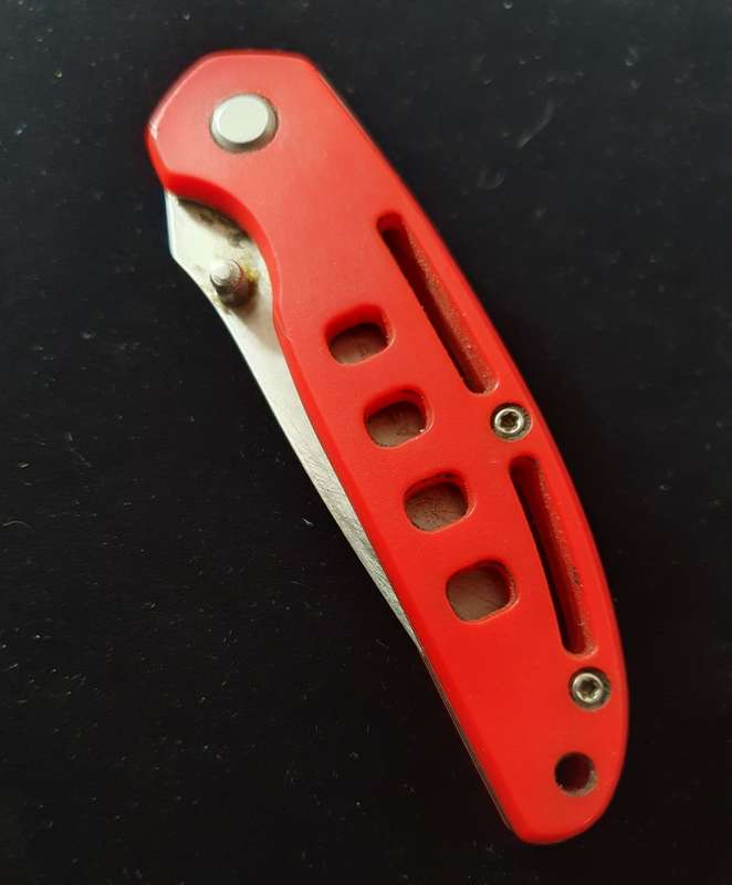 MASTERCRAFT LOCK FOLDING KNIFE WITH BELT CLIP. 17CM LONG.