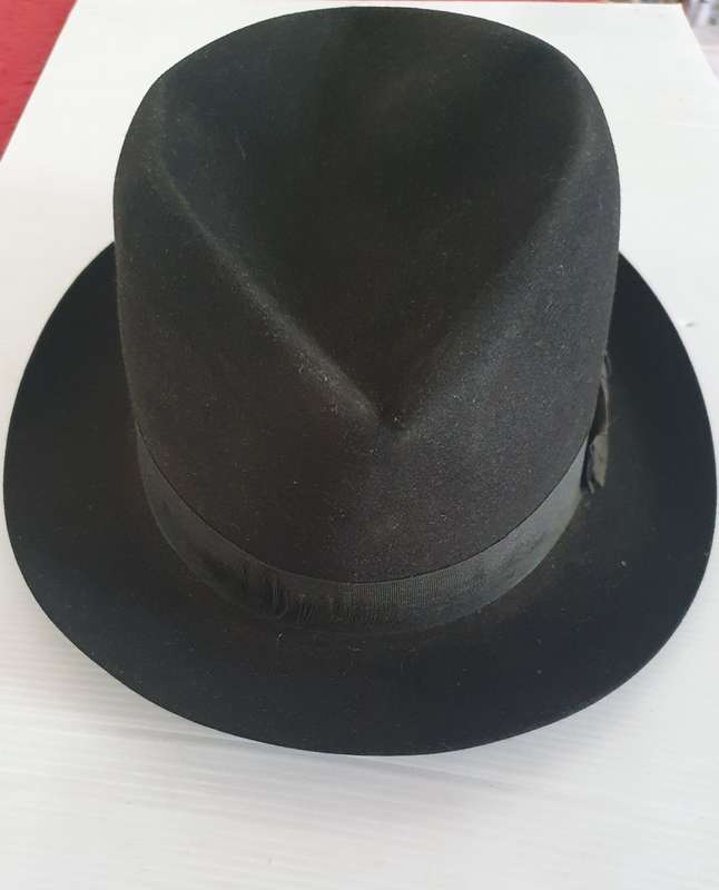 Vintage 1930s black Battersby London pure wool felt mens hat .