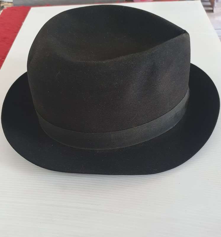 Vintage 1930s black Battersby London pure wool felt mens hat .