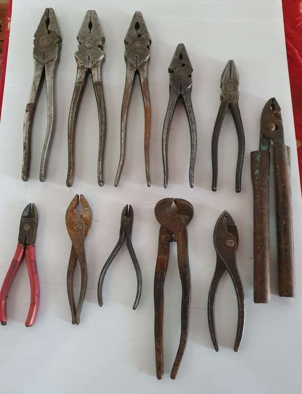 11 X Vintage Pliers collection. One bid for all.