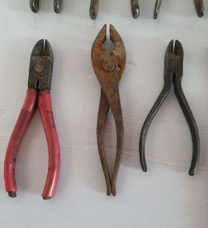 11 X Vintage Pliers collection. One bid for all.