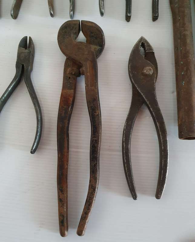 11 X Vintage Pliers collection. One bid for all.