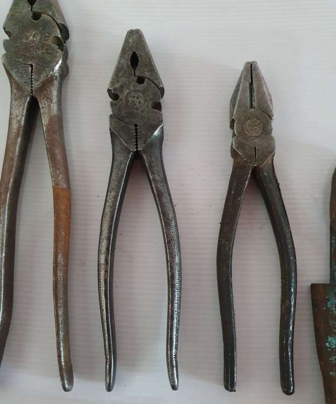 11 X Vintage Pliers collection. One bid for all.